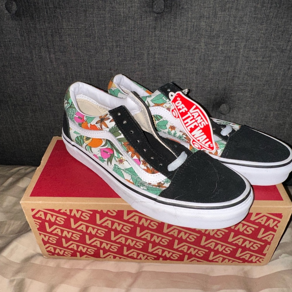 Vans - Picture 3 of 4